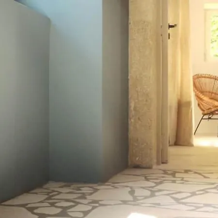לינה וארוחת בוקר Nora. Uma Nua House Pour 1 A 14 Personnes *